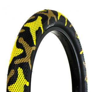 Vista de detalle de la cubierta Cult Vans X Camuflaje, con patrón clásico Vans en color amarillo