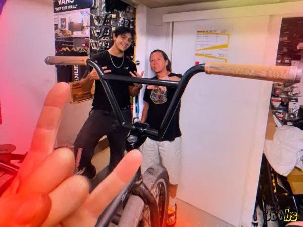 Riders a la moda para BMX en taller
